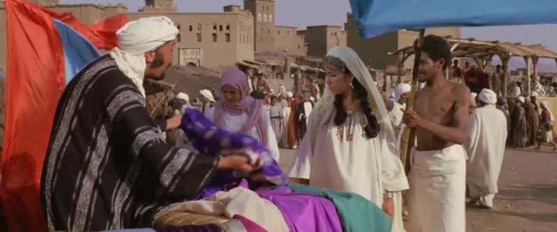 The silk of China, Madam