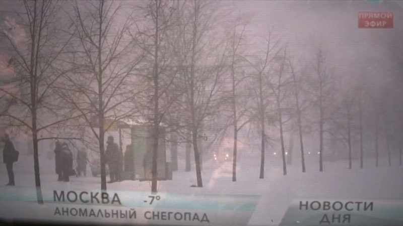 The snow swallowed Moscow