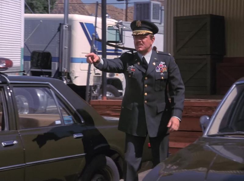 The van. It's them! Stop that van!
