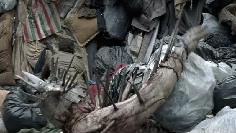 Aah! ♪♪ Michonne: The walls!