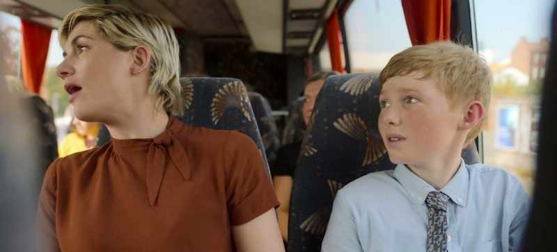 �� The wheels on the bus Go round and round ♪