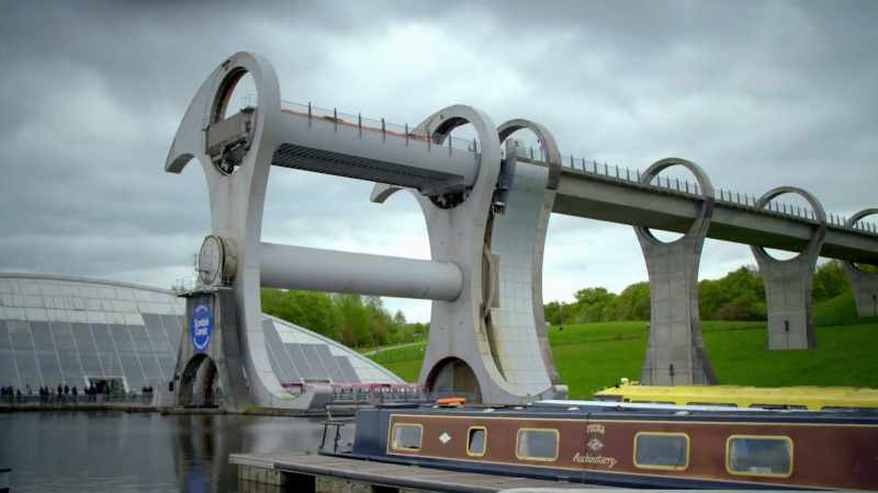 The world's only rotating boat lift