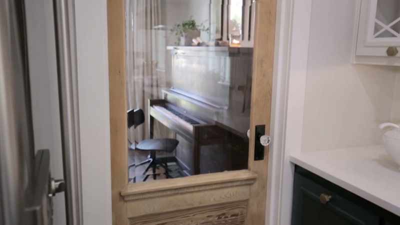 Then all the warm wood accents