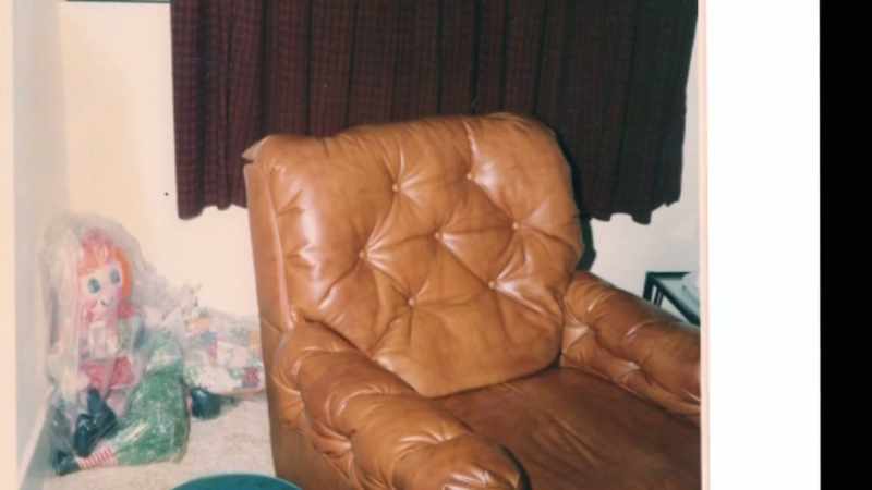 There was a leather chair in the house