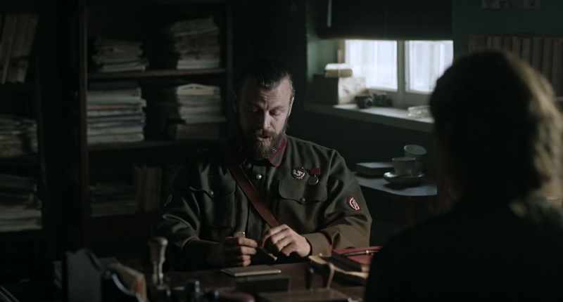 There is a post office in Turaciak