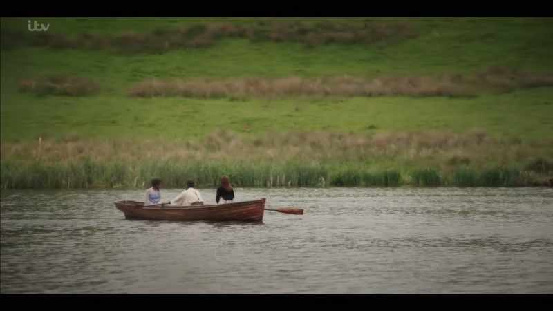 �� There is a ship sailing on the sea ♪