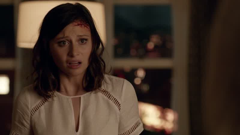 There are zombies in the world, Peyton