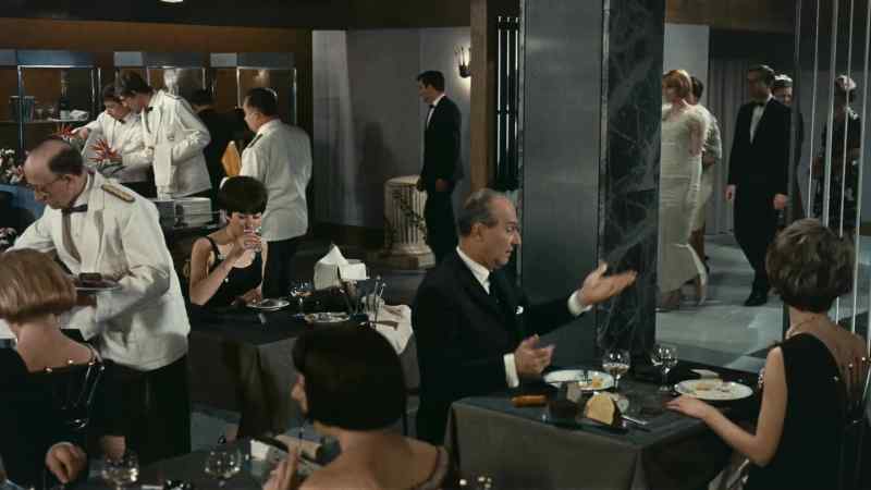 There’s no butter. - Just one moment