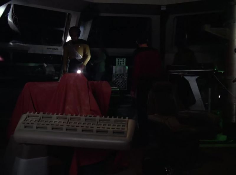There should be some emergency bridge lighting here