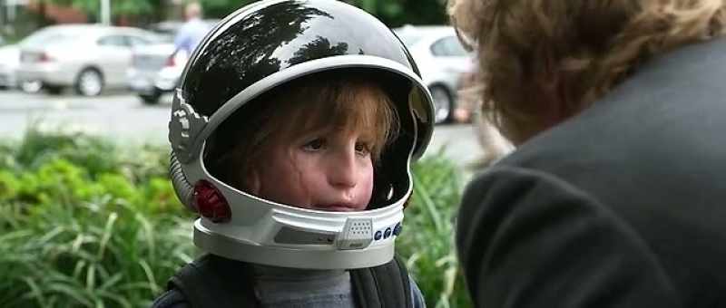 There's a kid here. - Ah, it's okay