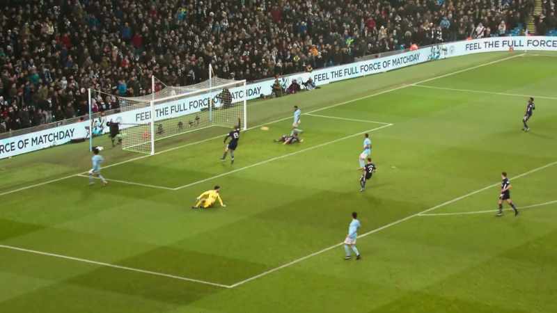 There's Gündoğan, through to Sané! Sané through to Sterling!