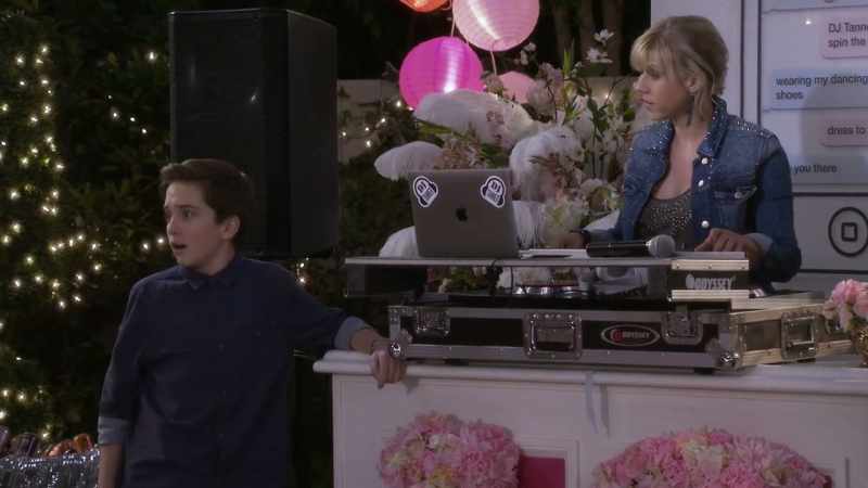 There's Lola. Oh, what should I say to her?