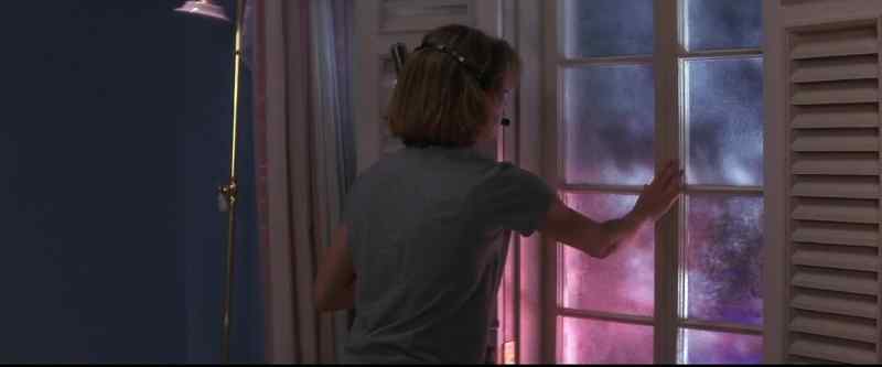 There's no handle. - Open the window