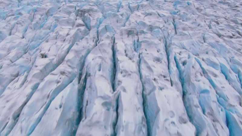 They form when ice sheets diverge or splinter