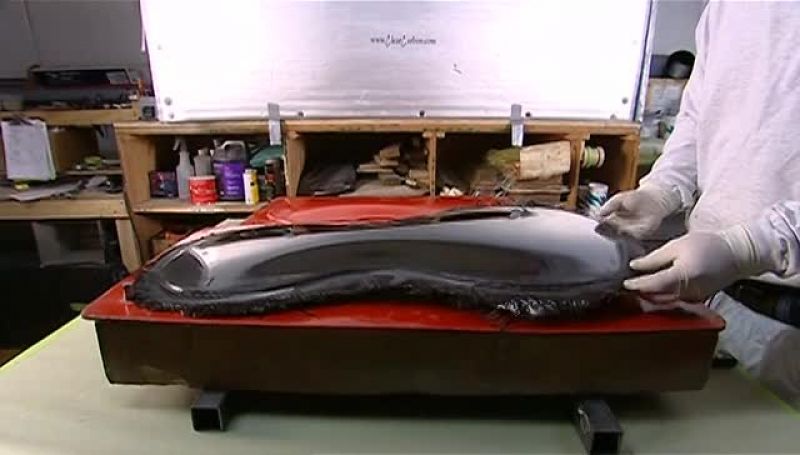 THEY LAMINATE THE CELLO'S TOP PIECE IN A MOLD