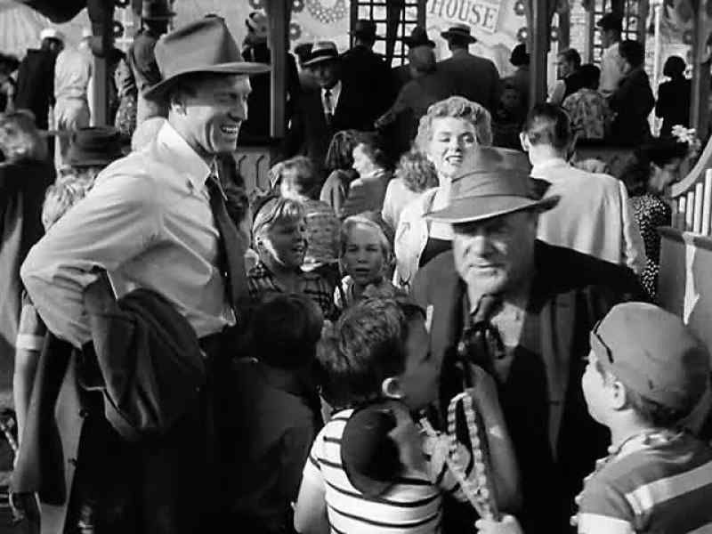 They want to go to the roller coaster. -The roller coaster!
