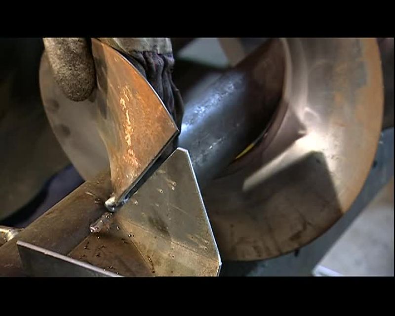 THEY WELD A U-SHAPED PADDLE TO THE PIPE