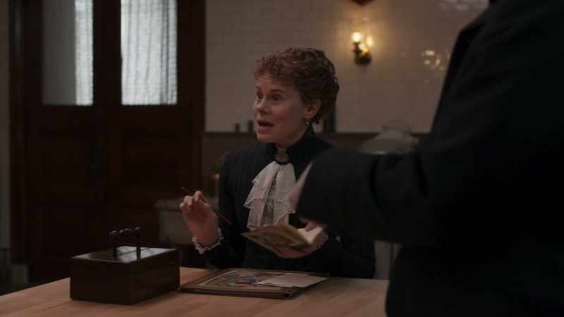 They'll dine in the carriages