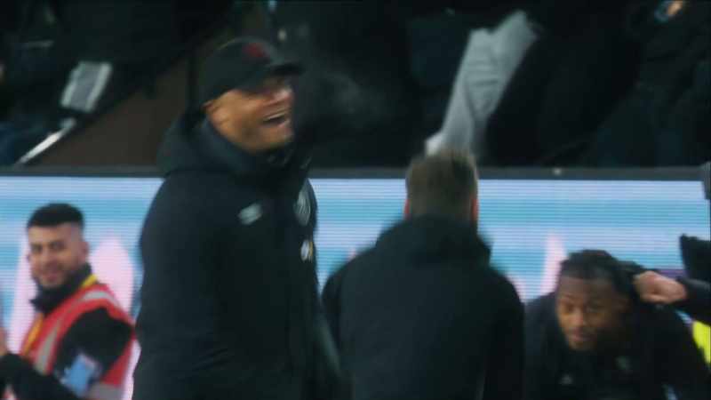 They're keeping it alive. Vitinho with the final touch!'