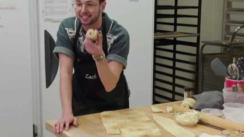 This is a cinnamon roll! - [all chuckling]