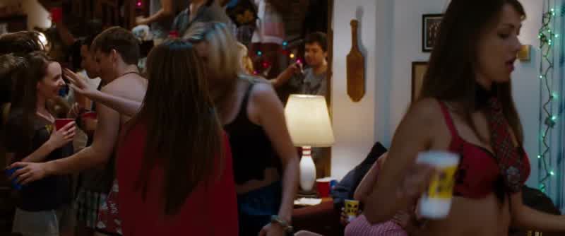 This is a frat partyYou just have to be drunk and look hotWatch and learnHey HeyI'm so drunk