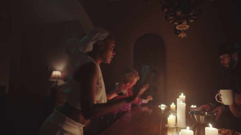 This is a pretty simple séance set-up