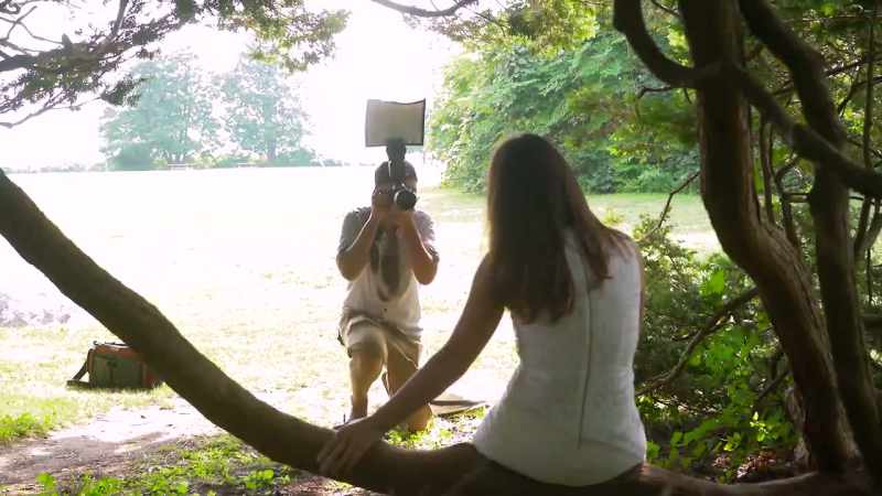 This accessory will illuminate the shadow part of the subject