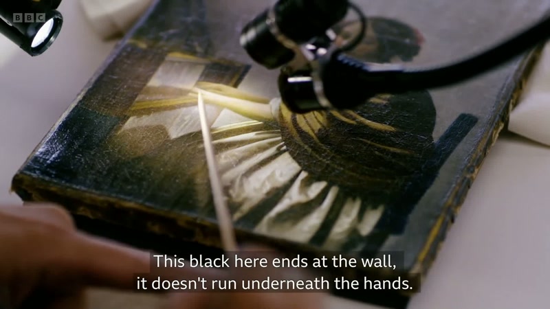 This black here ends at the wall, it doesn't run underneath the hands