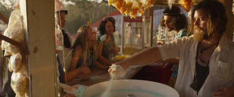 This cotton candy's getting quite popular. OK, OK, OK
