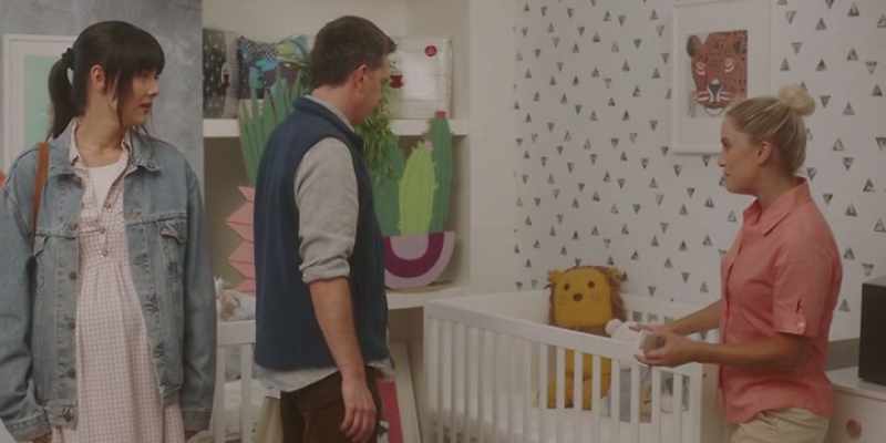This crib converts from a toddler bed to a day bed