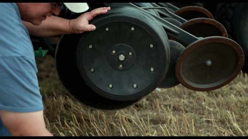This holds this residue so the disc here can cut it
