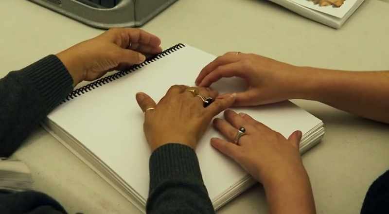 This is how a braille-reading hand moves