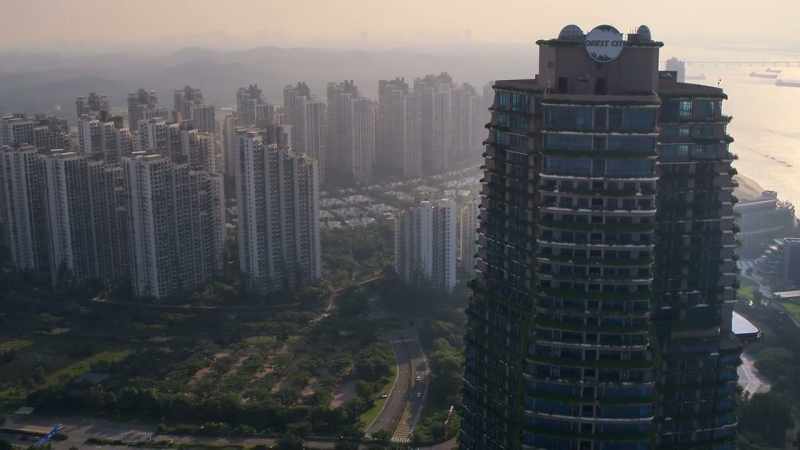 This hundred-billion-dollar development of luxury apartments