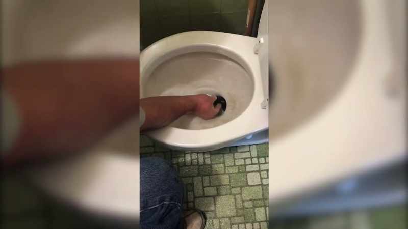 �This kindly neighbor is helping his friend