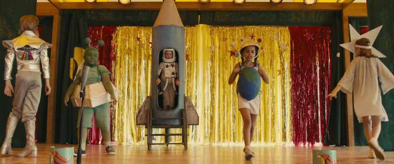 �� This is Major Tom to Ground Control ♪