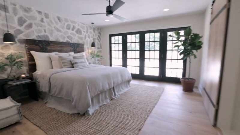 this-master-bedroom-is-very-surprising-me