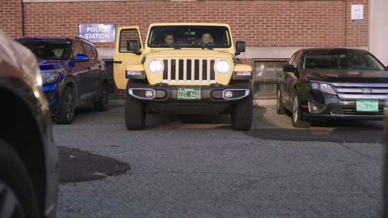 This is Parker. I need a unit out front. Now!