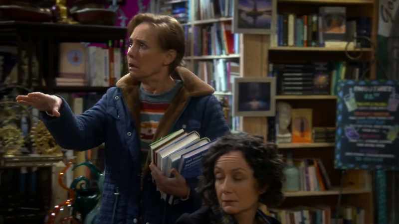 This poor woman doesn't want to be hit on