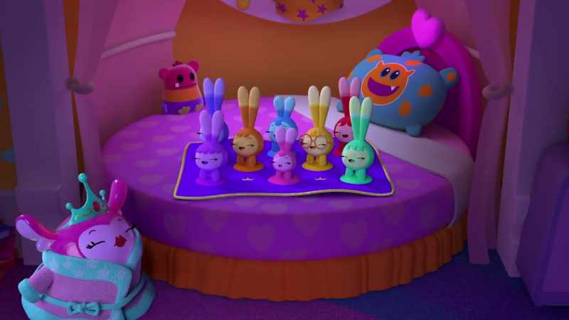 �� This royal blanky's so fluffy and snug ♪