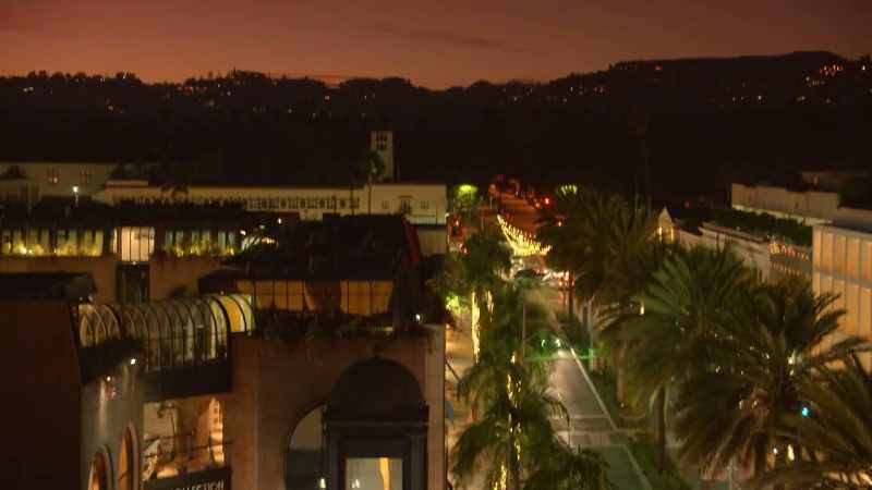 �� This town, this town Gonna beat you down ♪