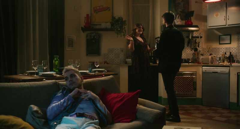 (Thomas) Eccoci! - Ciao! - Thomas. - Cristina!