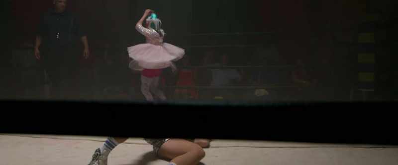[Thumbelina yells in Spanish]
