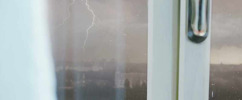[thunder cracks]