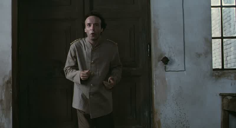 Ti devo dire una cosa importante.Vieni, corri!