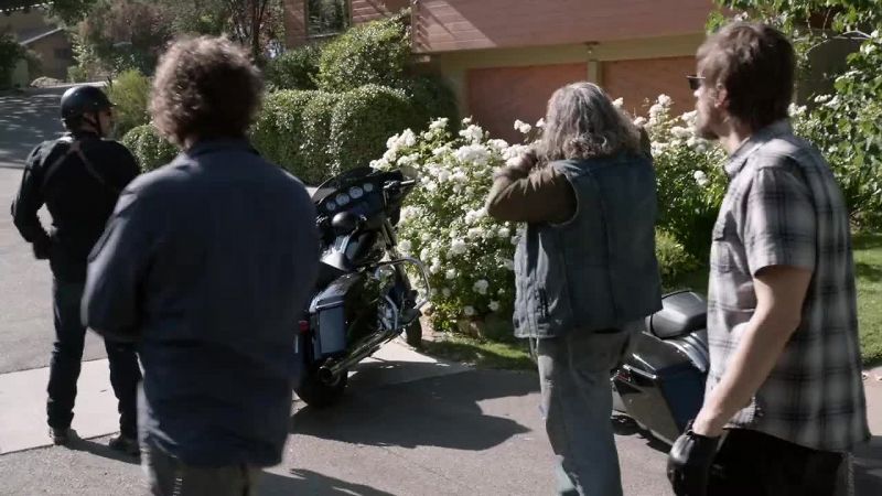 TIG: Rat, wait out front. Keep an eye for neighbors