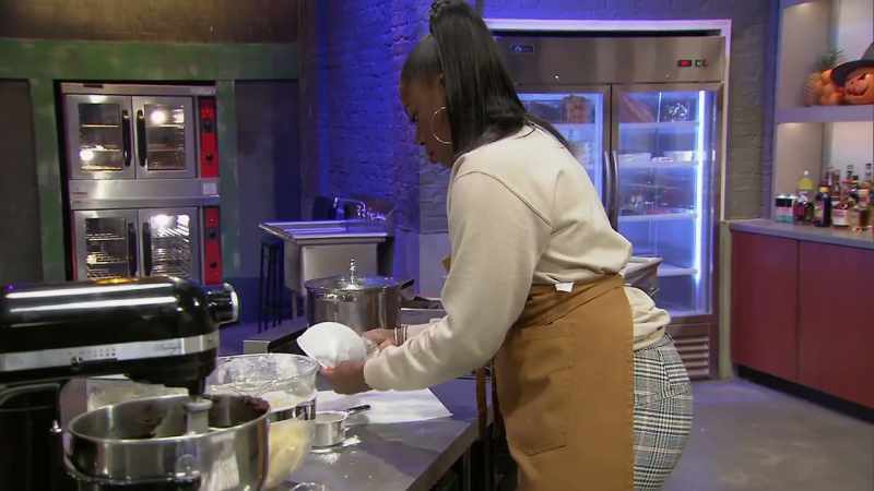 [Tinnelll] First, I'm adding flour on it