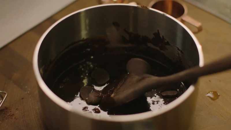 Tip in 50g of chocolate chips and