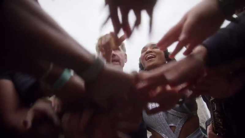 Tlc! Mtv! We tune in!