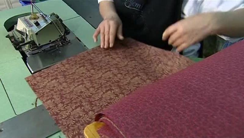 TO MAKE FABRIC RUGS