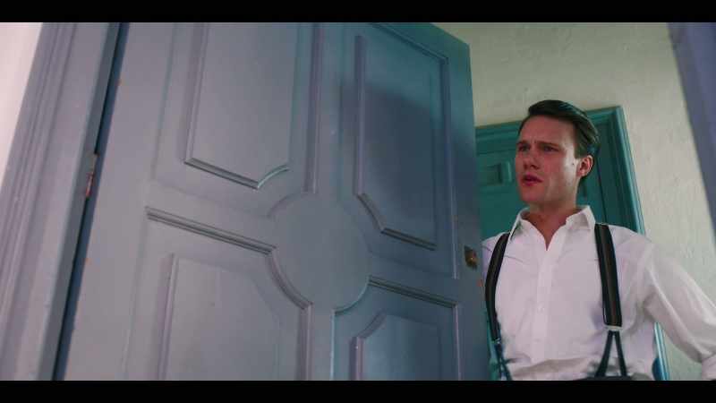 To the American. -What guy? What does he look like?